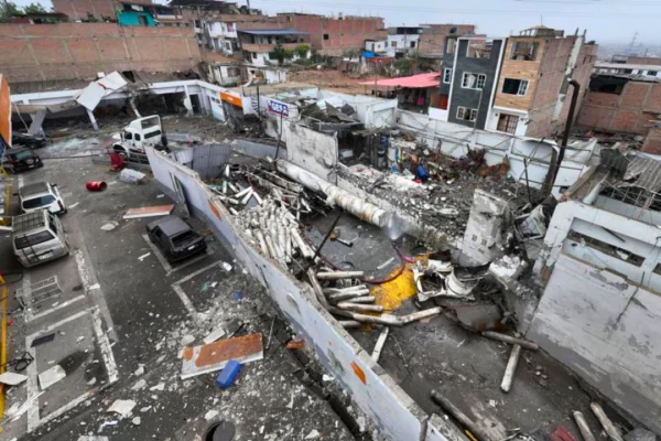 Gobierno Declara Emergencia en Cuatro Distritos de Lima Sur Tras Explosión en VMT