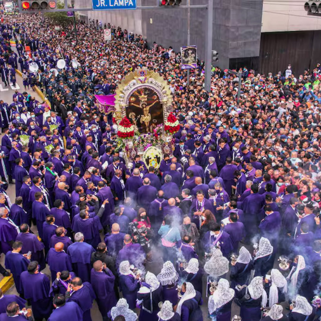 Procesión del Señor de los Milagros Primer recorrido del año congrega miles de fieles en Lima