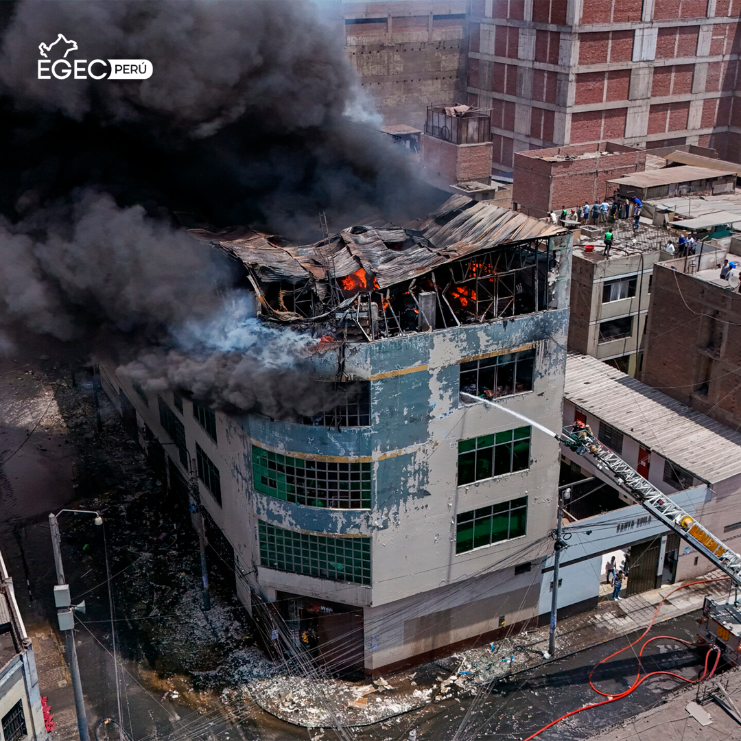 Incendio de Gran Magnitud en Cercado de Lima: Humareda Tóxica Afecta a Cuatro Distritos