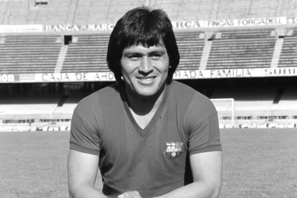 Hugo Sotil, leyenda del fútbol peruano, fallece a los 75 años