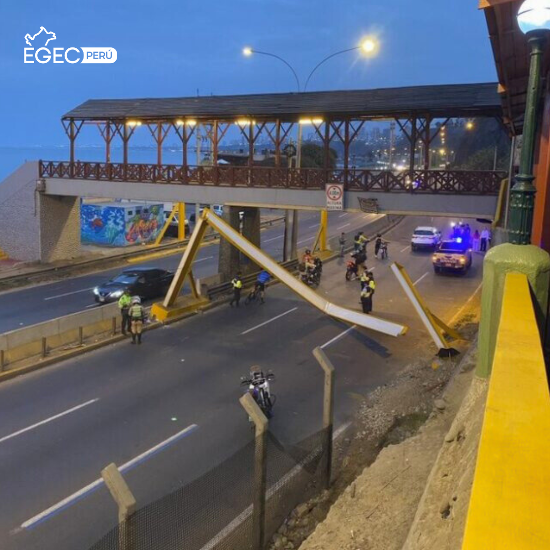 Tráiler impacta puente en la Costa Verde y genera caos vehicular