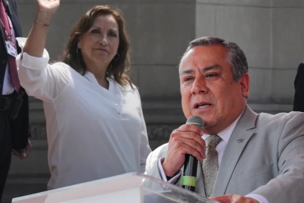 Adrianzén defiende a Boluarte y desestima audios filtrados